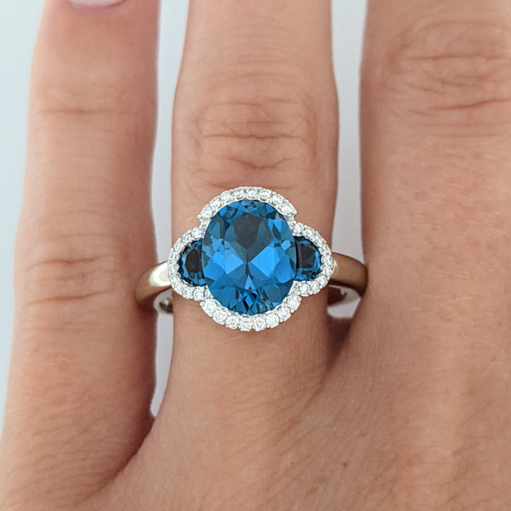 14K WHITE LONDON BLUE TOPAZ OVAL 8X10 WITH (2) TOPAZ AND .30 DIAMOND TOTAL WEIGHT ESTATE RING 4.3 GRAMS