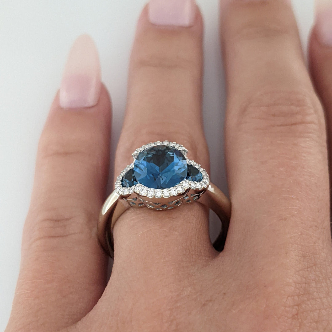 14K WHITE LONDON BLUE TOPAZ OVAL 8X10 WITH (2) TOPAZ AND .30 DIAMOND TOTAL WEIGHT ESTATE RING 4.3 GRAMS