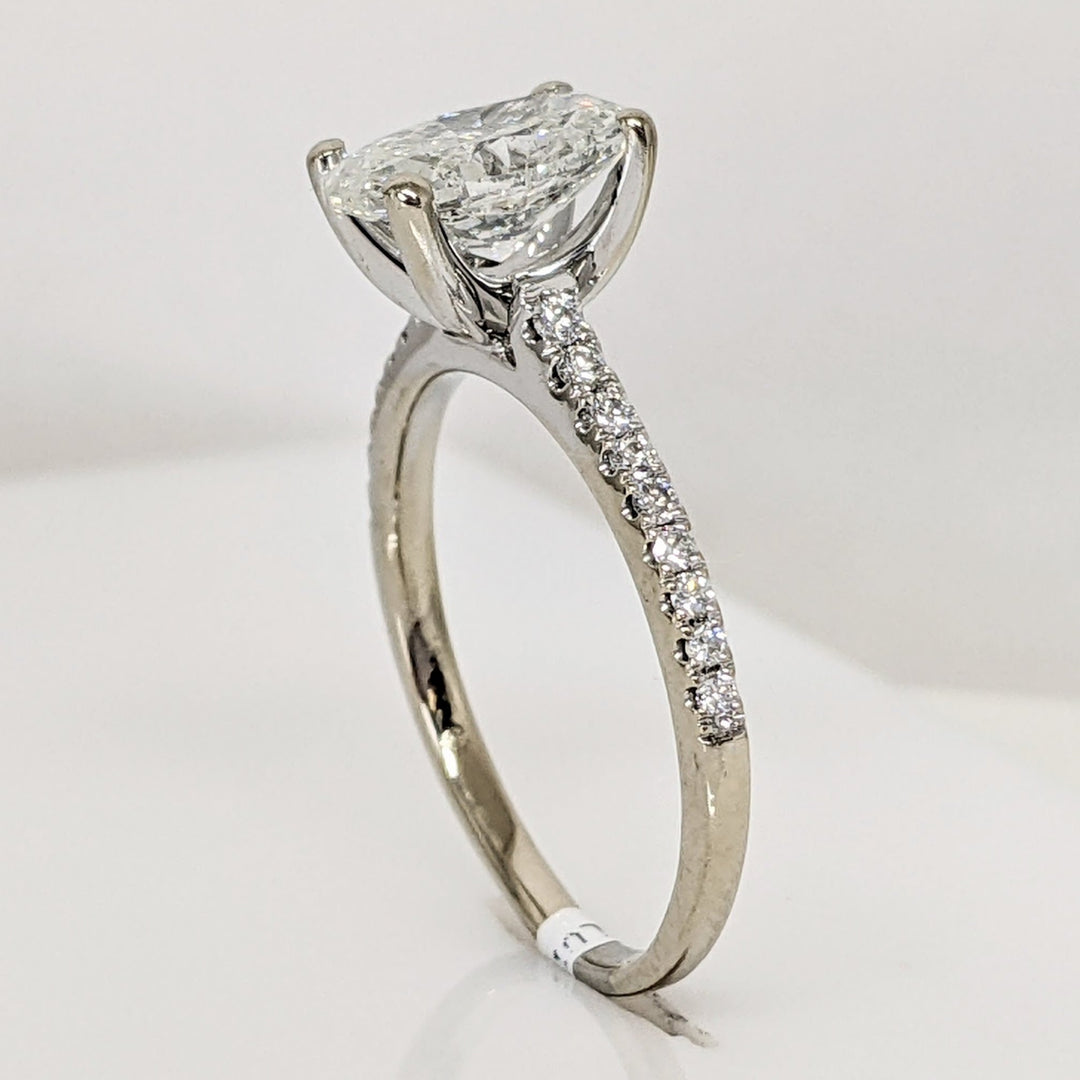 18K WHITE 1.90 CARAT TOTAL WEIGHT I1 I DIAMOND OVAL (1) ROUND (18) ESTATE RING 3.5 GRAMS