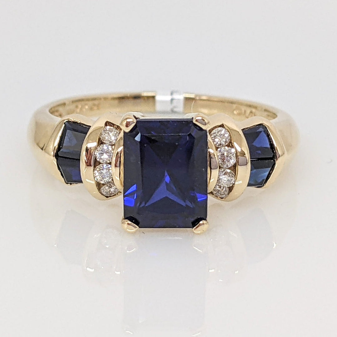 10K LAB CREATED SAPPHIRE EMERALD CUT 6X8 WITH (4) BAGUETTE AND (8) DIAMOND .12CTW ESTATE RING 4.1 GRAMS