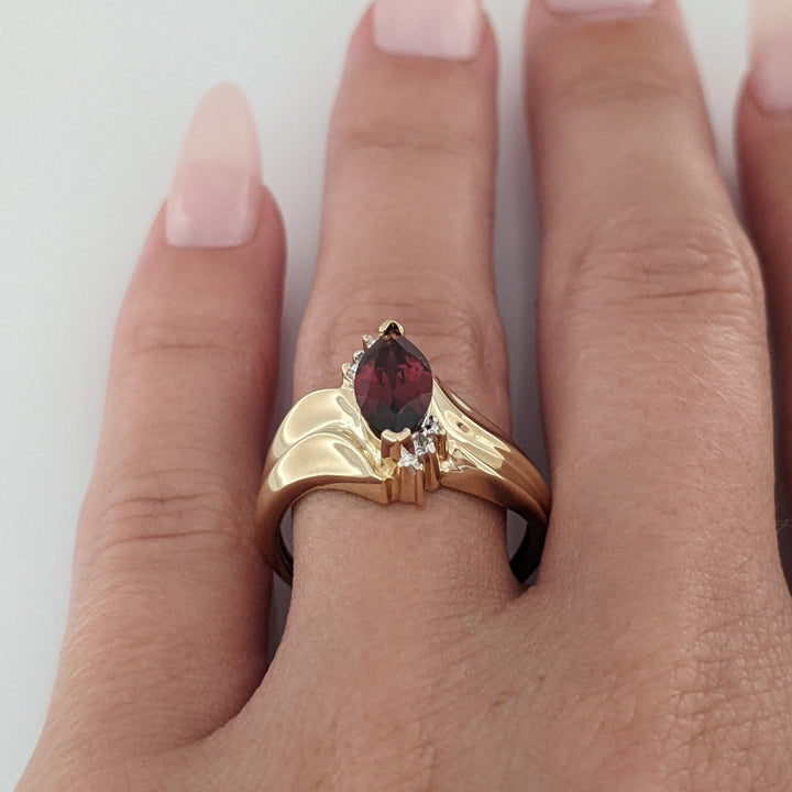 10K GARNET MARQUISE 5X10 WITH (2) MELEE ESTATE RING 2.7 GRAMS