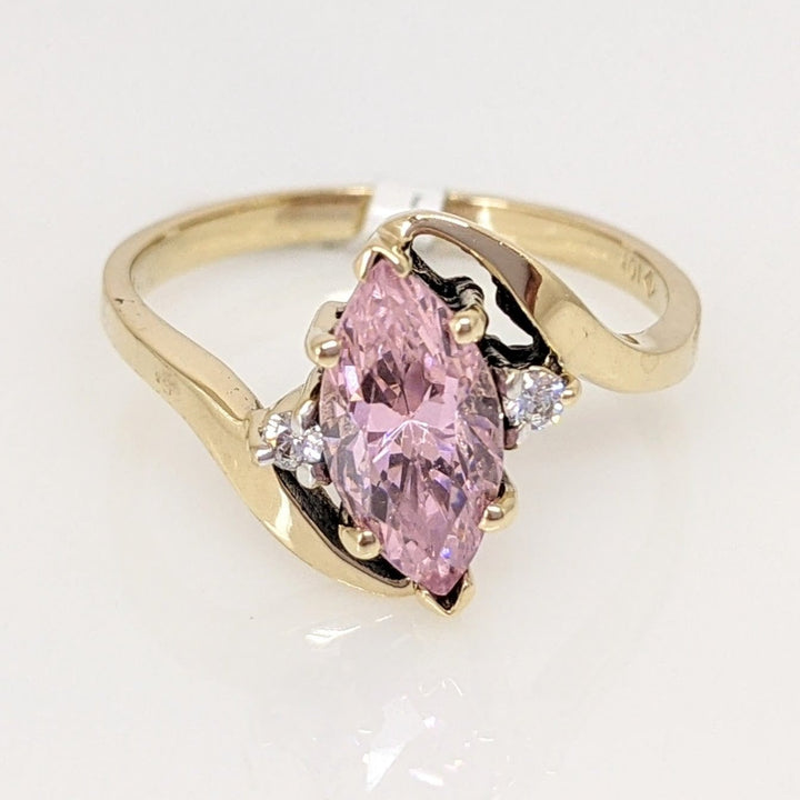 10K PINK CUBIC ZIRCONIA MARQUISE 5X10 WITH (2) ROUND WHITE CUBIC ZIRCONIA ESTATE RING 2.4 GRAMS