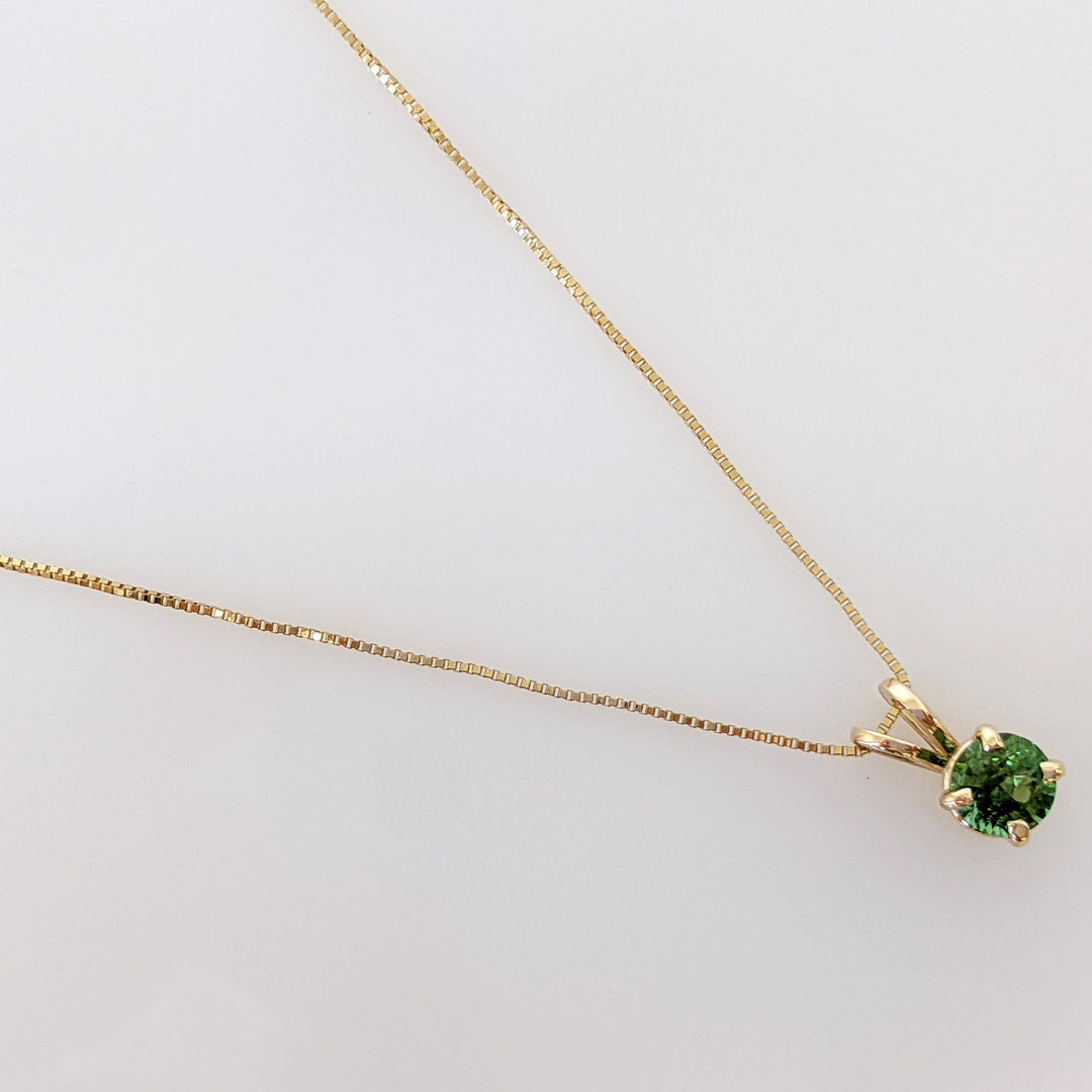 14K GREEN TOURMALINE ROUND 5MM ESTATE PENDANT & CHAIN 1.7 GRAMS