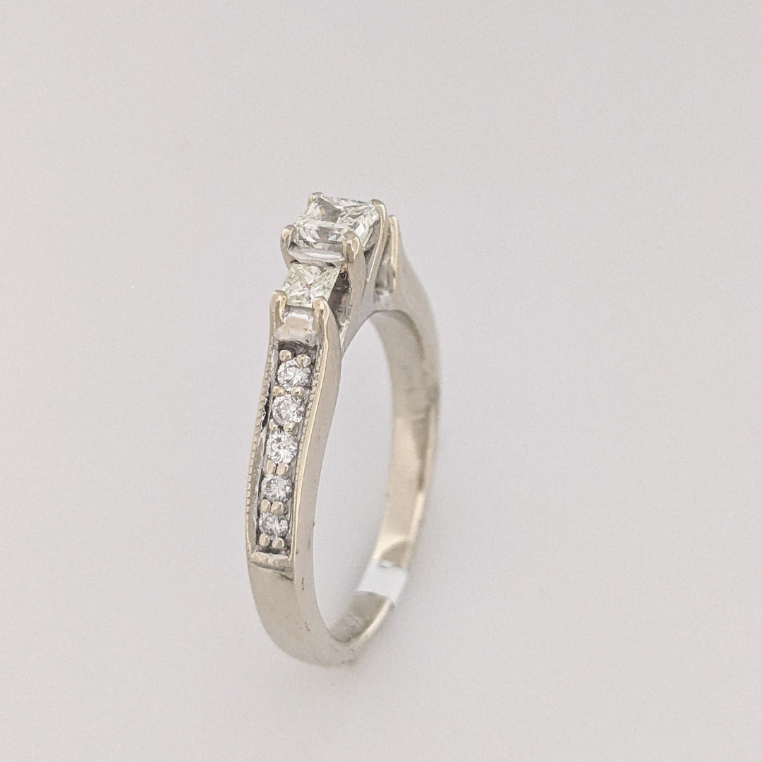 14K WHITE .65 CARAT TOTAL WEIGHT SI1 G DIAMOND PRINCESS CUT (3) ROUND (10) ESTATE RING 4.9 GRAMS