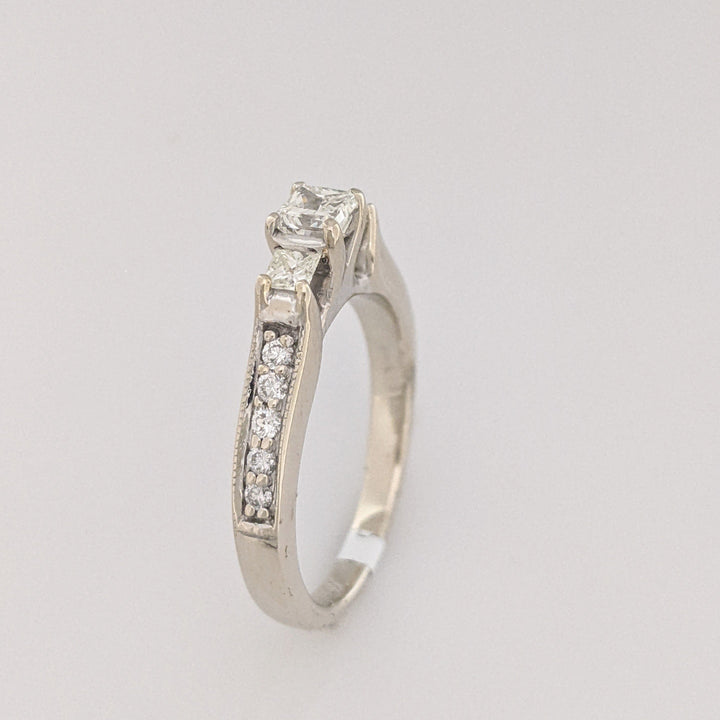 14KW .65 CARAT TOTAL WEIGHT SI1 G DIAMOND PRINCESS CUT (3) ROUND (10) ESTATE RING 4.9 GRAMS