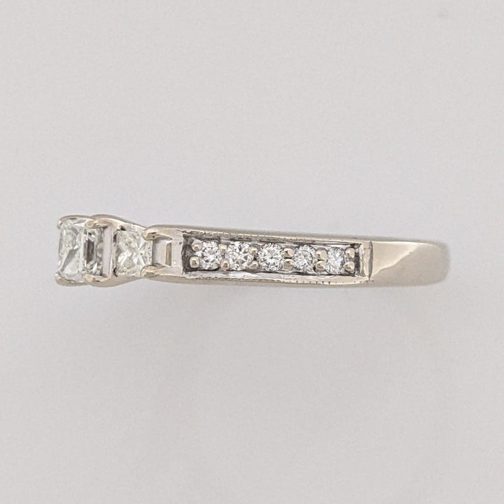 14K WHITE .65 CARAT TOTAL WEIGHT SI1 G DIAMOND PRINCESS CUT (3) ROUND (10) ESTATE RING 4.9 GRAMS