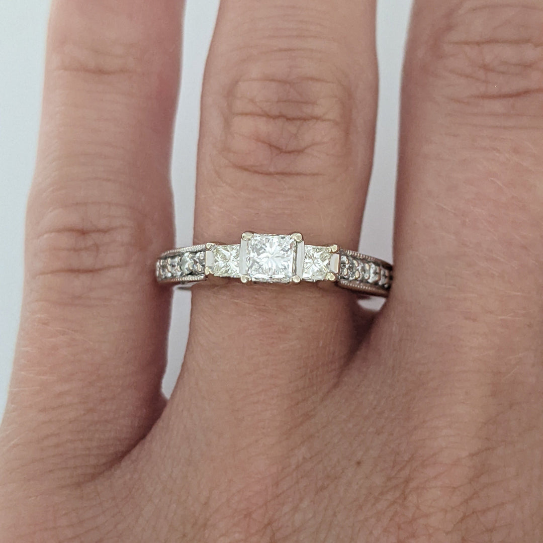 14K WHITE .65 CARAT TOTAL WEIGHT SI1 G DIAMOND PRINCESS CUT (3) ROUND (10) ESTATE RING 4.9 GRAMS