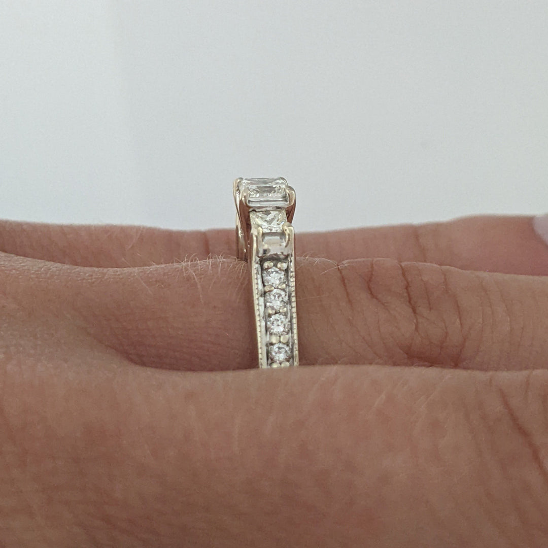 14K WHITE .65 CARAT TOTAL WEIGHT SI1 G DIAMOND PRINCESS CUT (3) ROUND (10) ESTATE RING 4.9 GRAMS