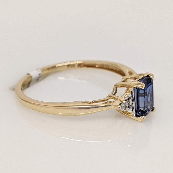 10K LAB SAPPHIRE EMERALD CUT 4X6 WITH (2) DIAMONDS ESTATE RING 1.3 GRAMS