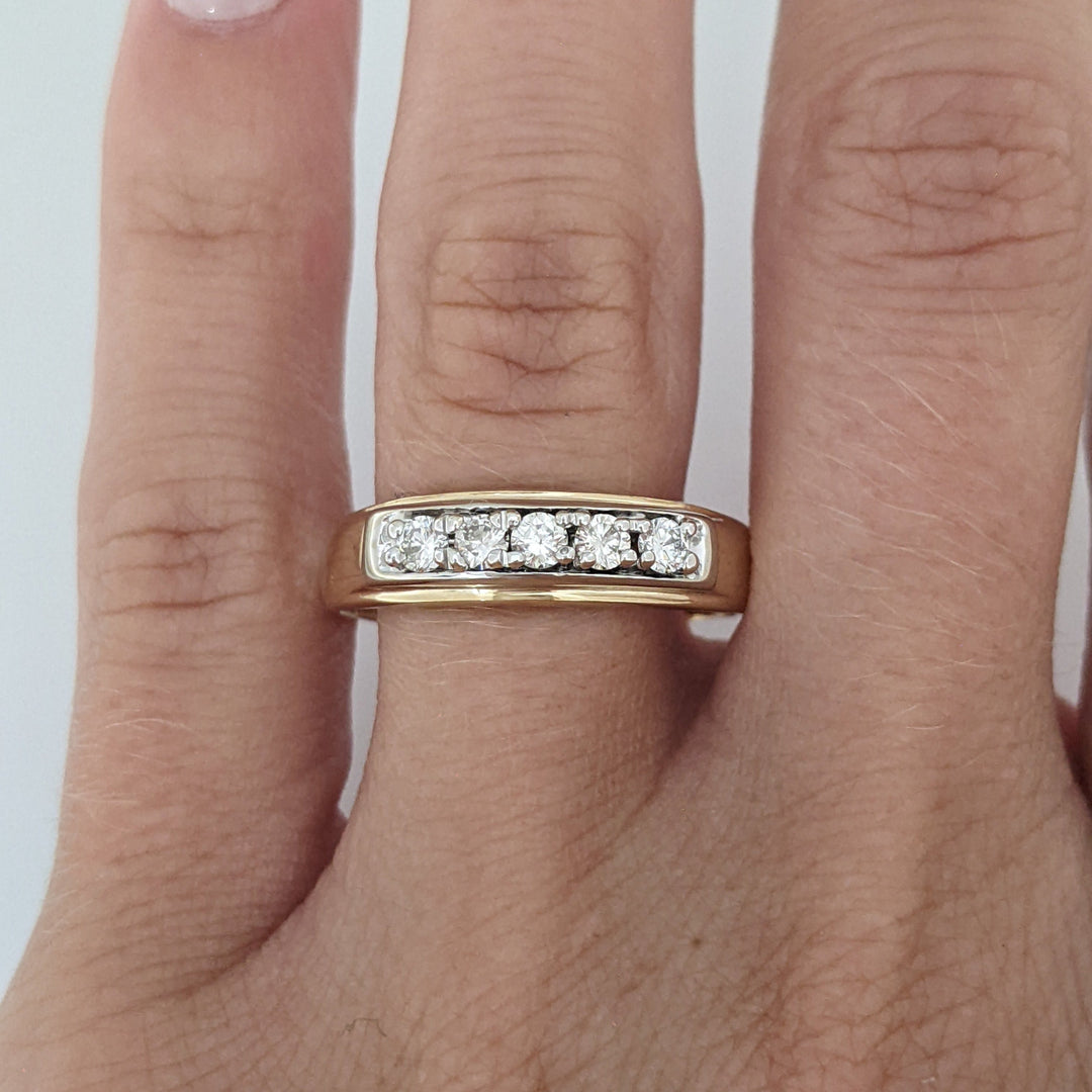 14K .30 CARAT TOTAL WEIGHT SI2 H DIAMOND ROUND (5) ESTATE BAND 4.0 GRAMS