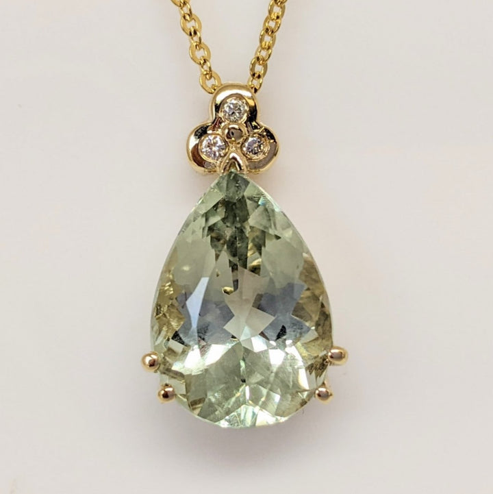 14K GREEN QUARTZ PEAR 13X18 WITH (3) MELEE ESTATE PENDANT & CHAIN 7.0 GRAMS