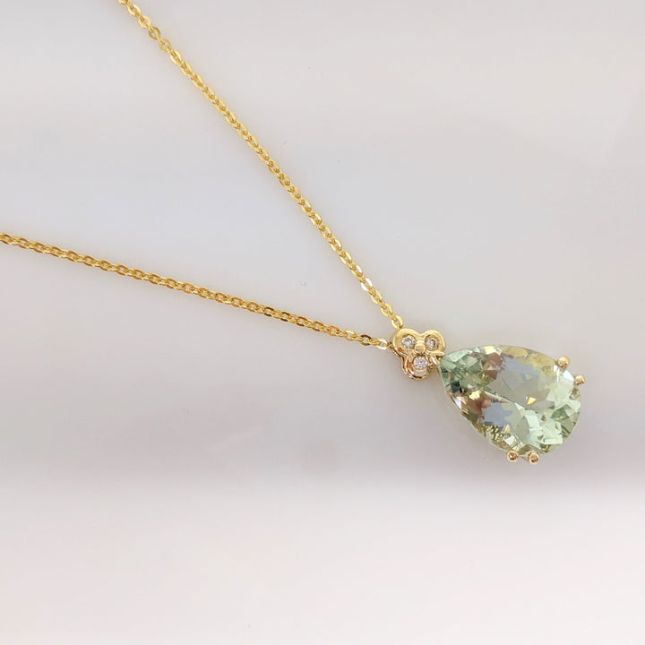 14K GREEN QUARTZ PEAR 13X18 WITH (3) MELEE ESTATE PENDANT & CHAIN 7.0 GRAMS