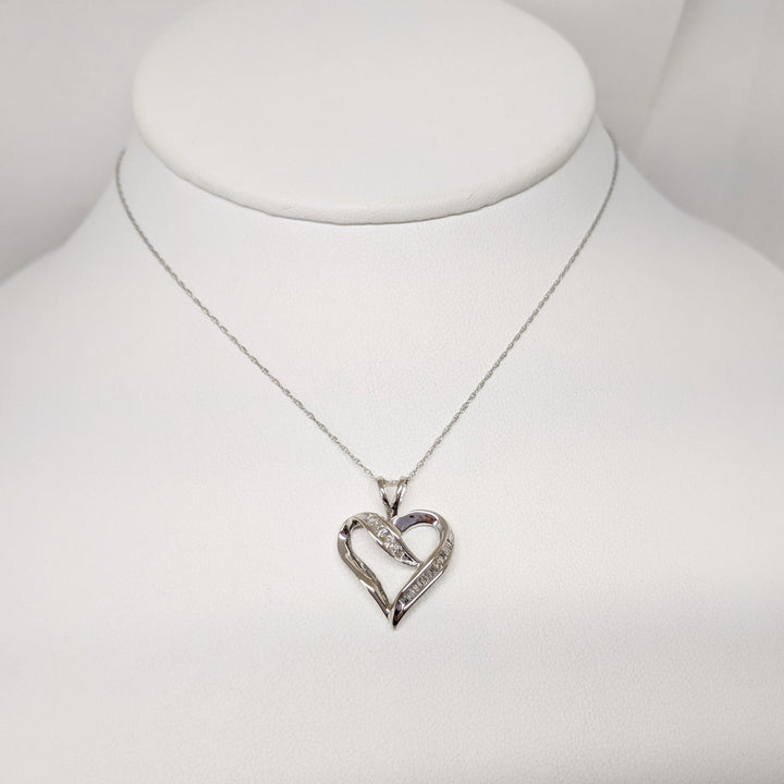 10K WHITE .22CTW I1 I DIAMOND ROUND (4) BAGUETTE (12) ESTATE HEART PENDANT & CHAIN 2.5 GRAMS