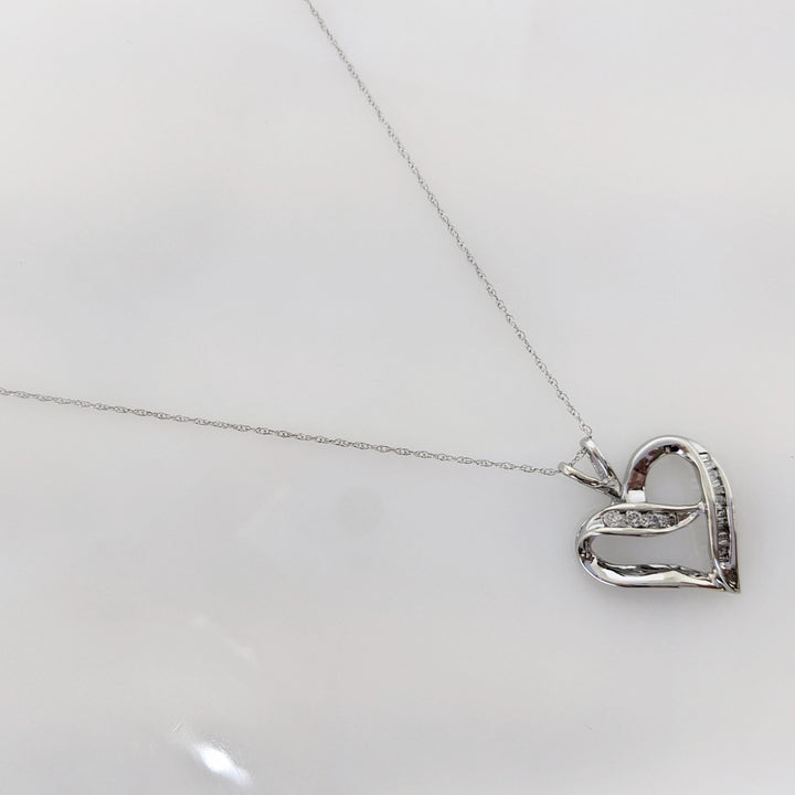 10K WHITE .22CTW I1 I DIAMOND ROUND (4) BAGUETTE (12) ESTATE HEART PENDANT & CHAIN 2.5 GRAMS