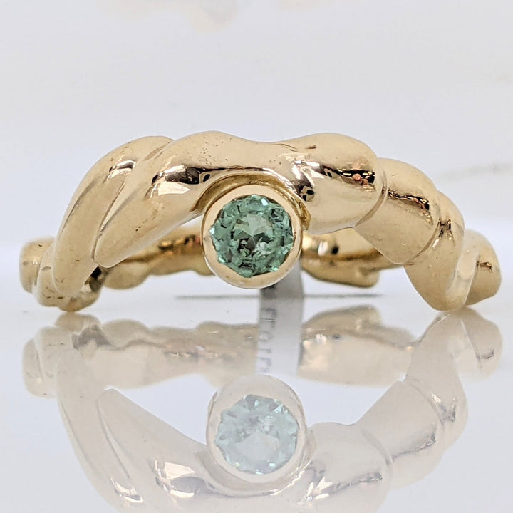 14K LIGHT GREEN TOURMALINE ROUND 3.6MM BEZEL WAVY ESTATE RING 6.3 GRAMS