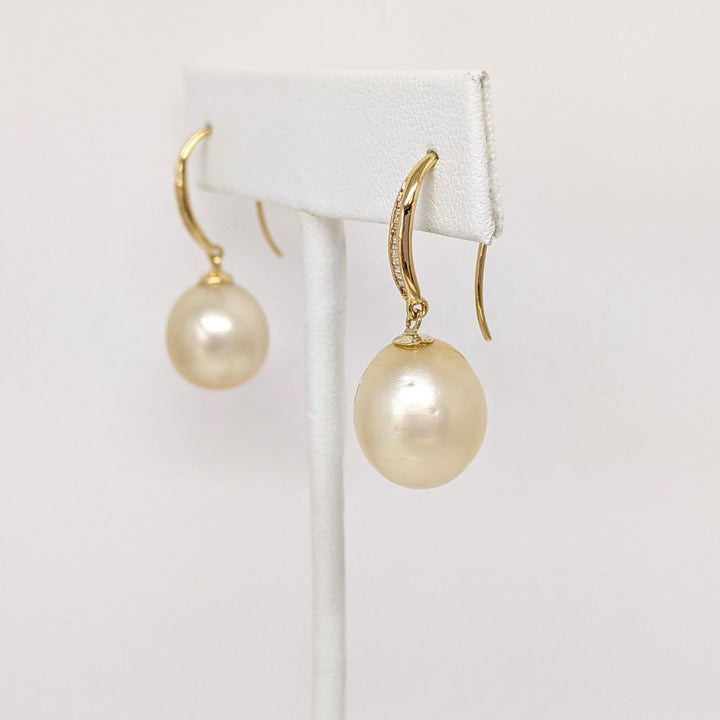 18K PEARL ROUND 12MM WITH DIAMOND BAGUETTES ESTATE DANGLE EARRINGS 6.5 GRAMS