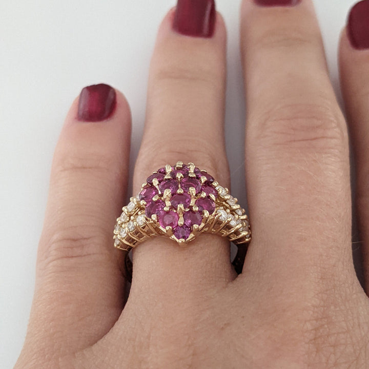 10K RUBY ROUND (16) DIAMOND ROUND (16) SPLIT SHANK ESTATE CLUSTER RING 5.1 GRAMS