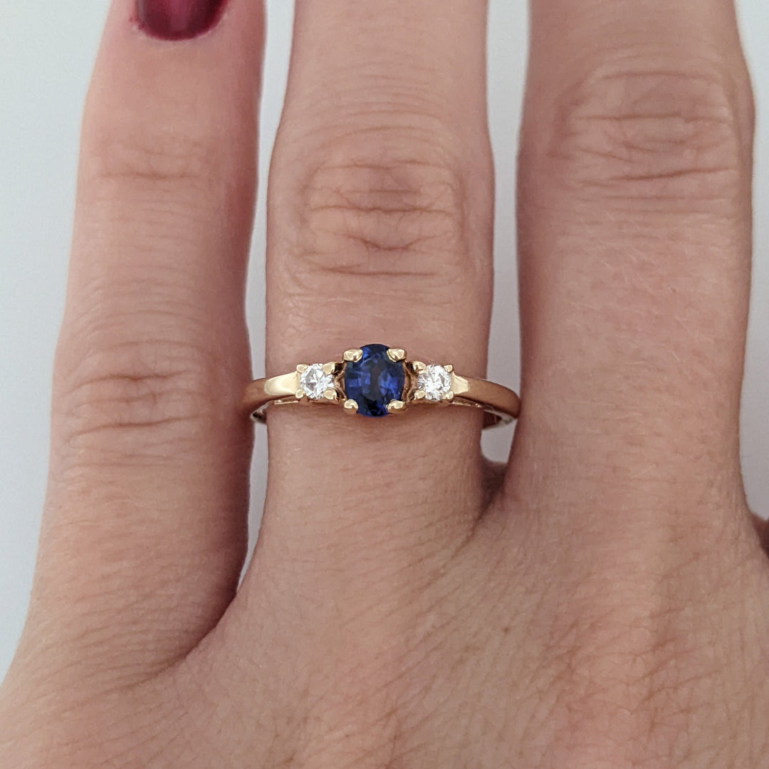 14K SAPPHIRE "A" OVAL WITH .12DTW (2) ESTATE RING 2.2 GRAMS