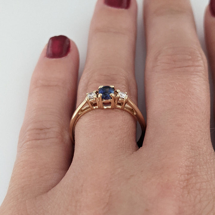 14K SAPPHIRE "A" OVAL WITH .12DTW (2) ESTATE RING 2.2 GRAMS