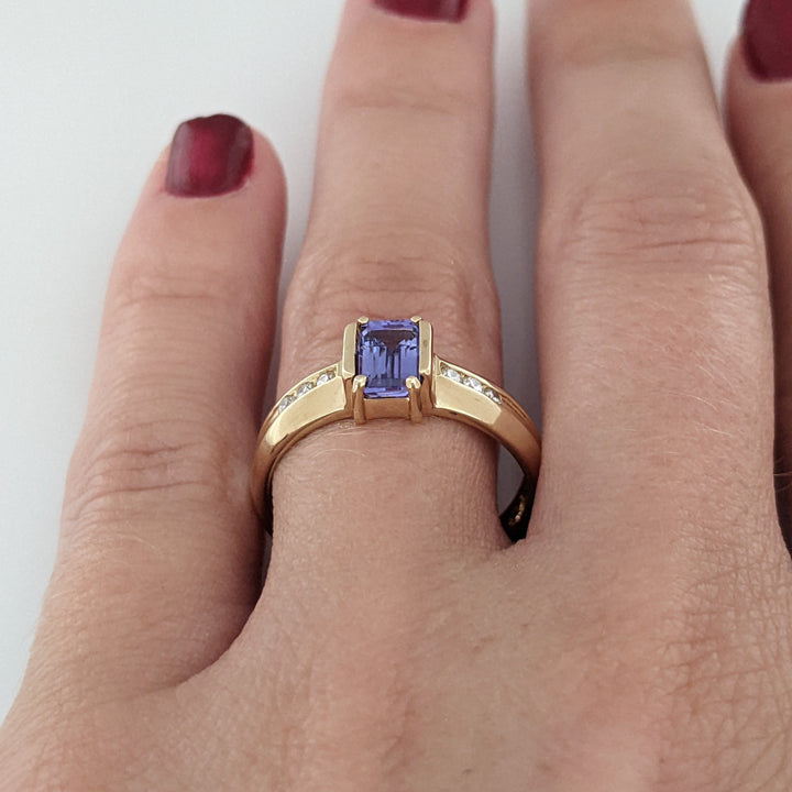 14K TANZANITE EMERALD CUT 4X6 WITH (6) MELEE ESTATE RING 3.1 GRAMS