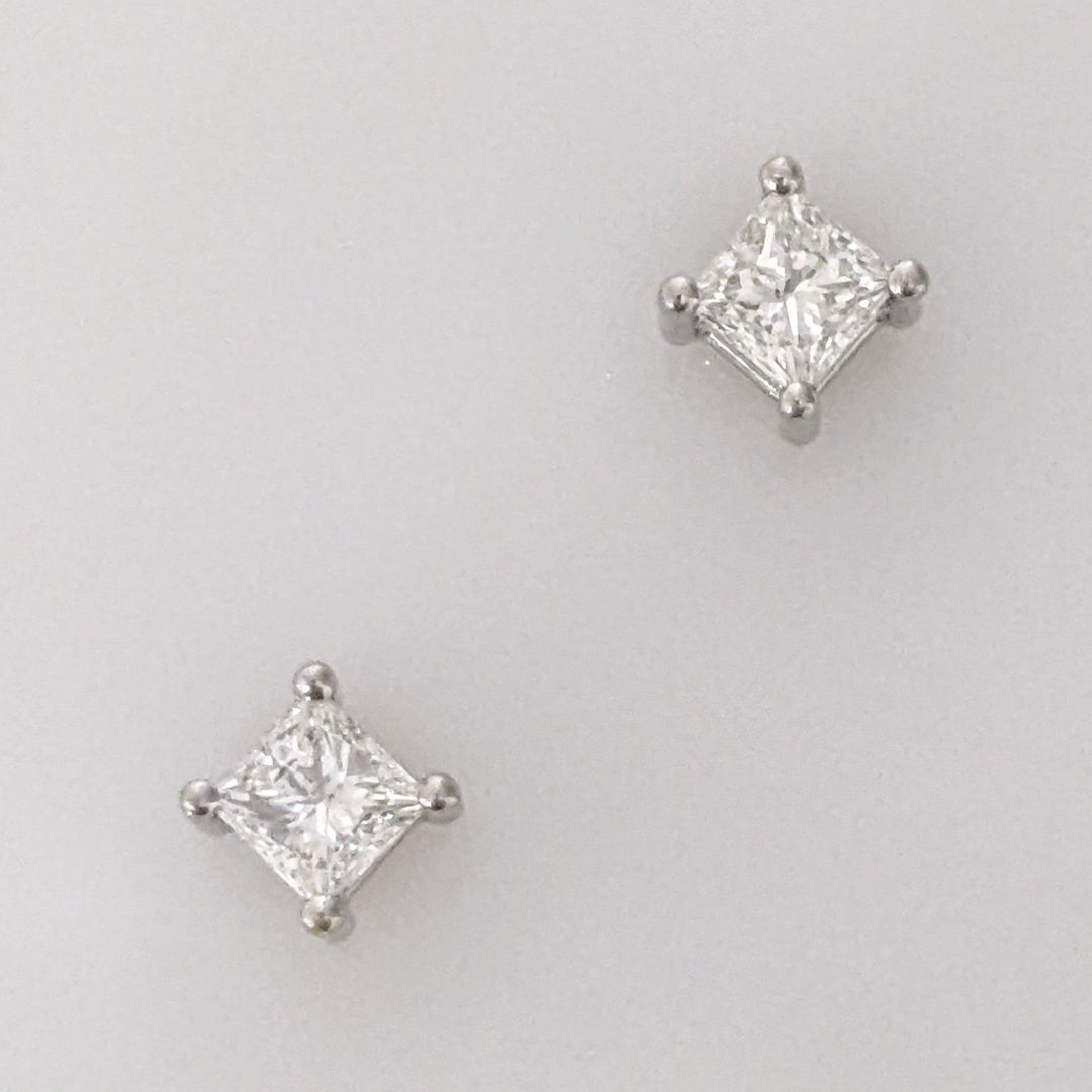 14K WHITE .34CTW SI1-SI2 G- H DIAMOND PRINCESS CUT (2) ESTATE EARRINGS 0.9 GRAMS