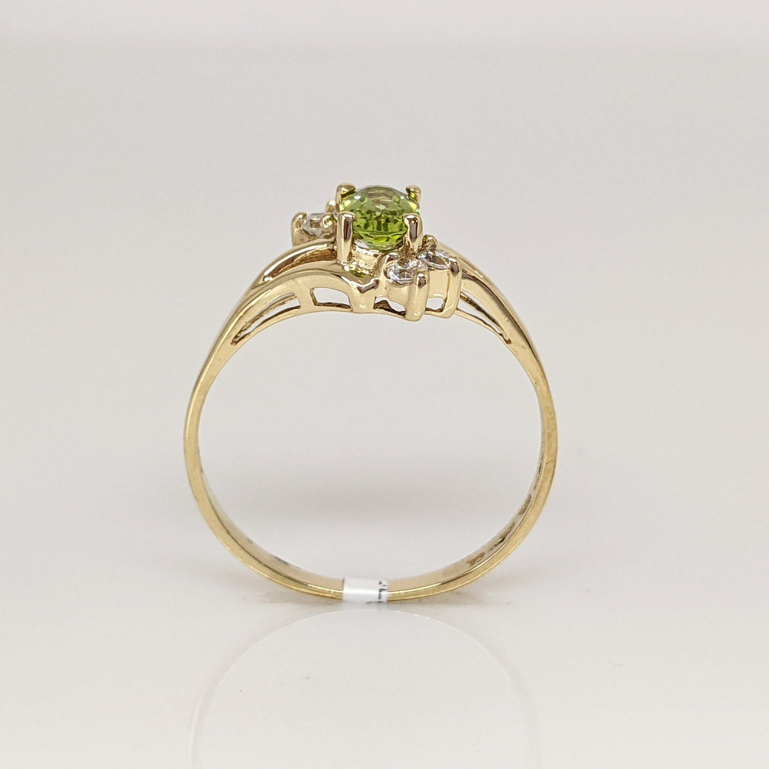 10K PERIDOT OVAL 4X6 WITH (4) CUBIC ZIRCONIA ESTATE RING 1.4 GRAMS