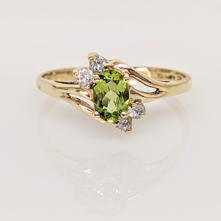 10K PERIDOT OVAL 4X6 WITH (4) CUBIC ZIRCONIA ESTATE RING 1.4 GRAMS