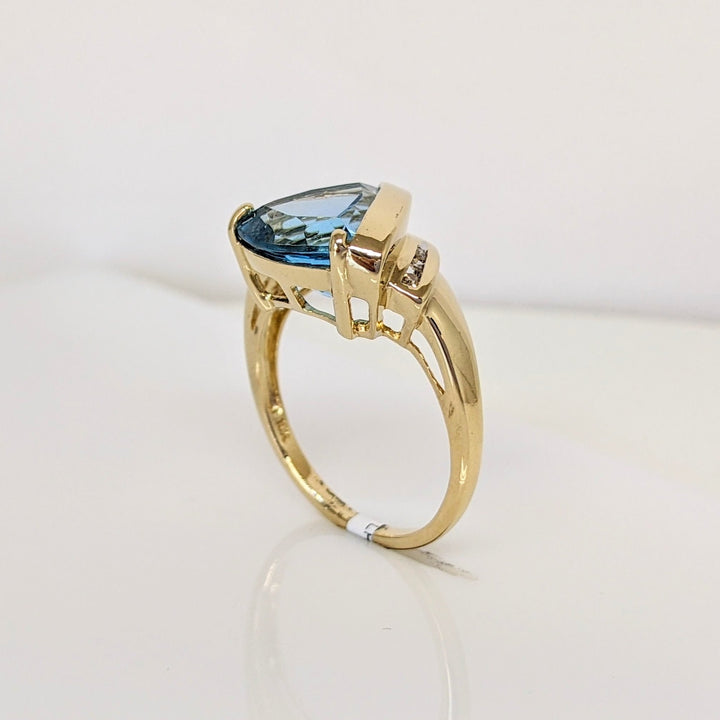 10K BLUE TOPAZ TRILLION 10MM WITH (3) DIAMONDS ESTATE RING 4.0 GRAMS