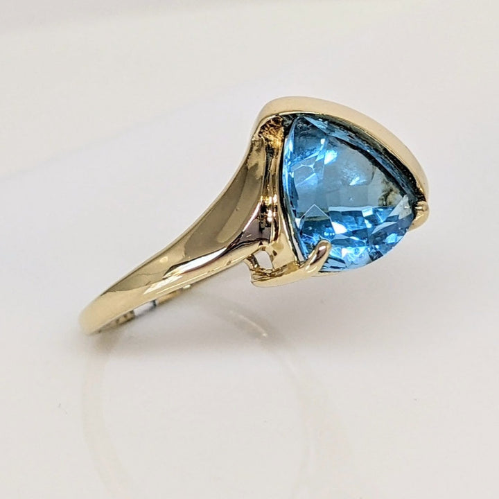 10K BLUE TOPAZ TRILLION 10MM WITH (3) DIAMONDS ESTATE RING 4.0 GRAMS