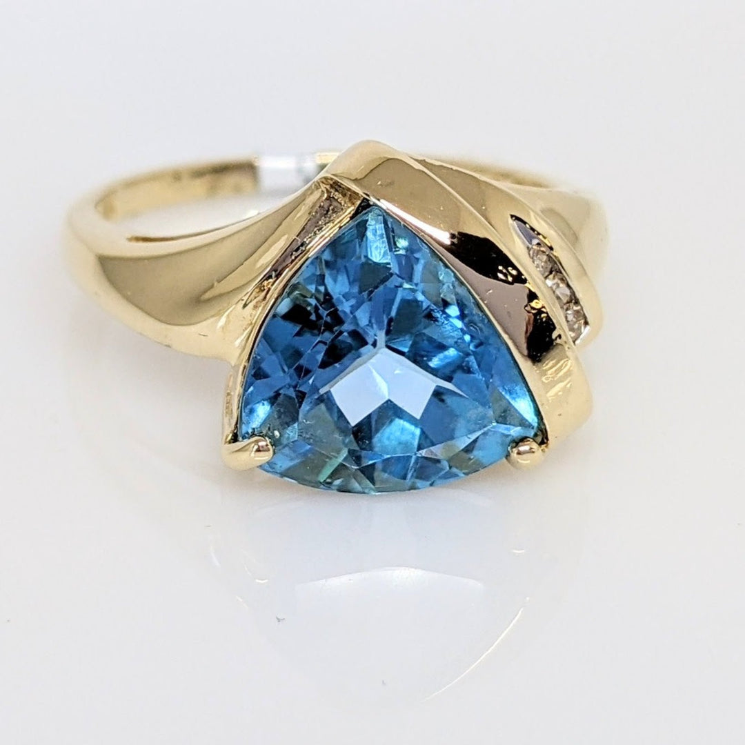 10K BLUE TOPAZ TRILLION 10MM WITH (3) MELEE ESTATE RING 4.0 GRAMS