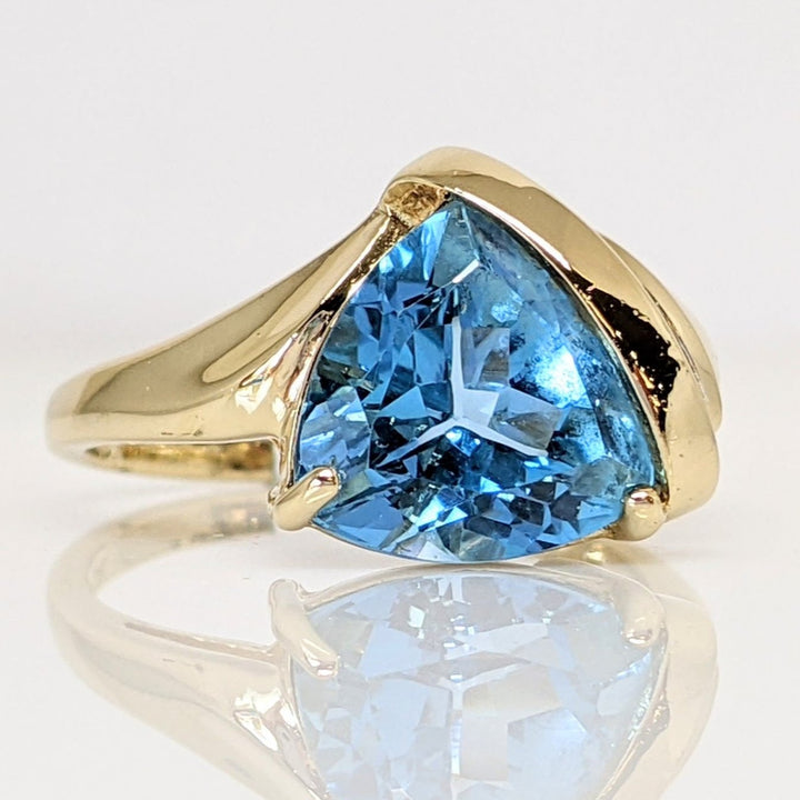 10K BLUE TOPAZ TRILLION 10MM WITH (3) DIAMONDS ESTATE RING 4.0 GRAMS