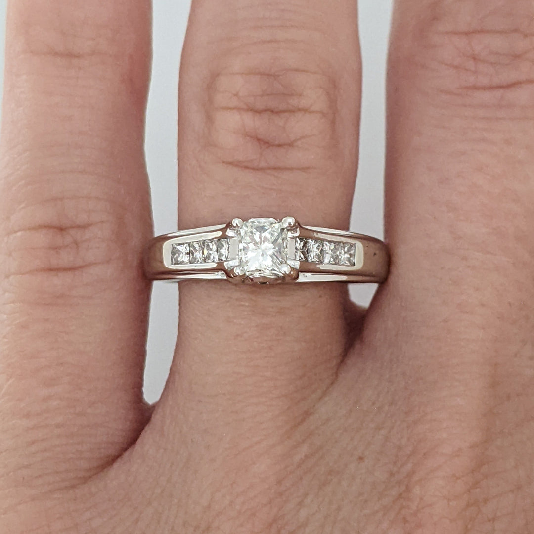 14K WHITE .70CTW VS2 I DIAMOND PRINCEESS CUT (9) ROUND (2) ESTATE DIAMOND RING 4.6 GRAMS