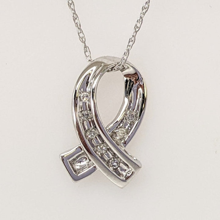 10K WHITE DIAMOND ROUND (7) RIBBON ESTATE PENDANT & CHAIN 1.4 GRAMS