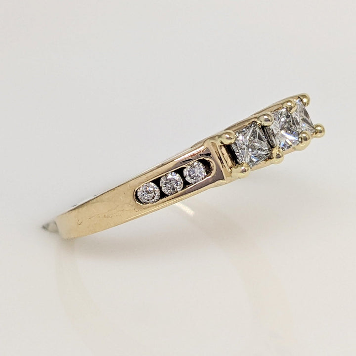 14K .51CTW I1 H DIAMOND PRINCESS CUT (3) ROUND (8) ESTATE TRINITY RING 2.9 GRAMS