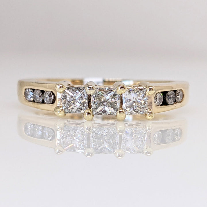 14K .51 CARAT TOTAL WEIGHT I1 H DIAMOND PRINCESS CUT (3) ROUND (8) ESTATE TRINITY RING 2.9 GRAMS