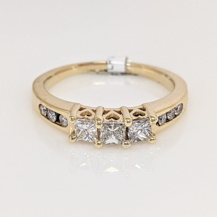 14K .51CTW I1 H DIAMOND PRINCESS CUT (3) ROUND (8) ESTATE TRINITY RING 2.9 GRAMS