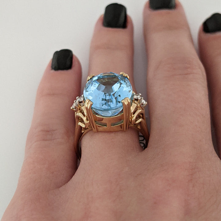 14K BLUE TOPAZ OVAL 12X16 WITH (4) MELEE ESTATE RING 8.8 GRAMS