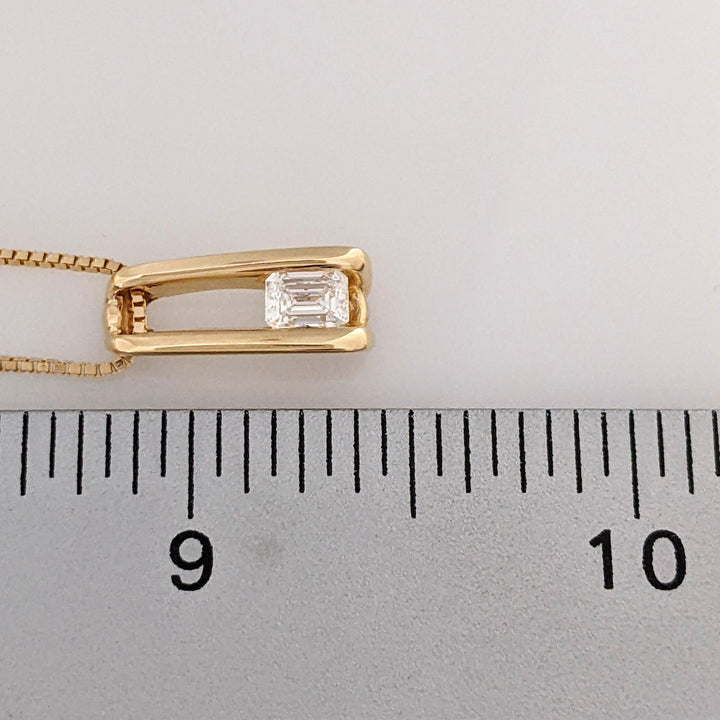 14K .27CT SI2 I DIAMOND EMERALD CUT BAR SET ESTATE PENDANT & CHAIN 3.9 GRAMS