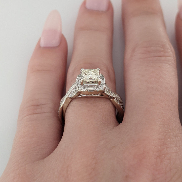 14K WHITE .92CTW SI1 J-L DIAMOND PRINCESS CUT (1) ROUND (46) BAGUETTE/EMERALD CUT (4) ESTATE RING 4.9 GRAMS