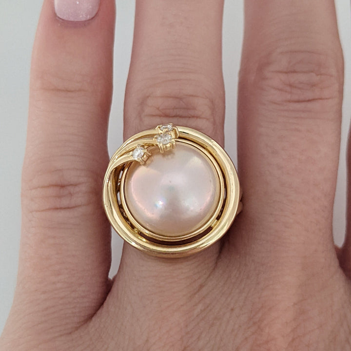 14K PEARL ROUND 14MM WITH (3) MELEE SWIRL TOP ESTATE RING 7.5 GRAMS