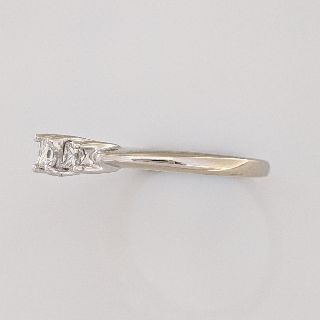 18K WHITE .37CTW VS2 H DIAMOND PRINCESS CUT (3) ESTATE TRINITY RING 3.5 GRAMS