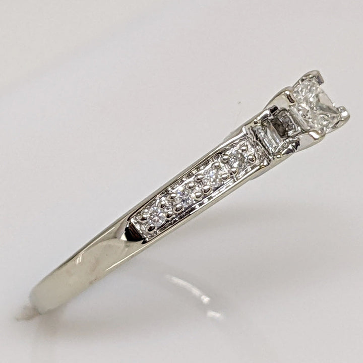 10K WHITE .23CTW I1 H DIAMOND PRINCESS CUT (1) BAGUETTE (2) ROUND (8) ESTATE RING 1.7 GRAMS