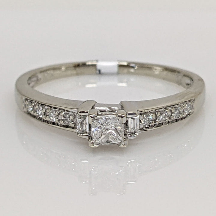 10K WHITE .23 CARAT TOTAL WEIGHT I1 H DIAMOND PRINCESS CUT (1) BAGUETTE (2) ROUND (8) ESTATE RING 1.7 GRAMS