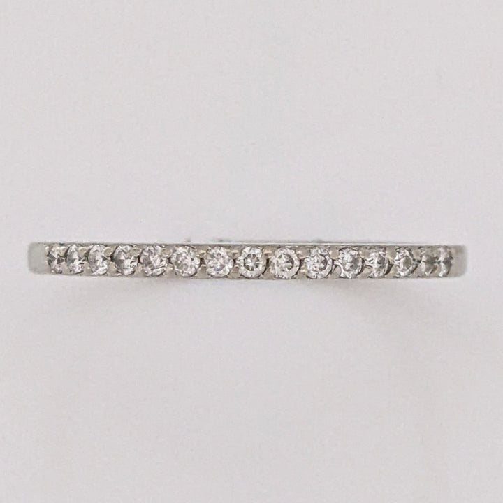 14K WHITE .15 CARAT TOTAL WEIGHT I1 H DIAMOND ROUND (16) PRONG-SET ESTATE BAND 1.6 GRAMS