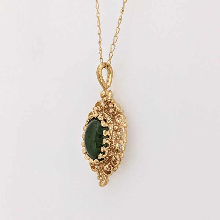 14K JADE OVAL 6X8 WITH GOLD TRIM ESTATE PENDANT & CHAIN 1.9 GRAMS