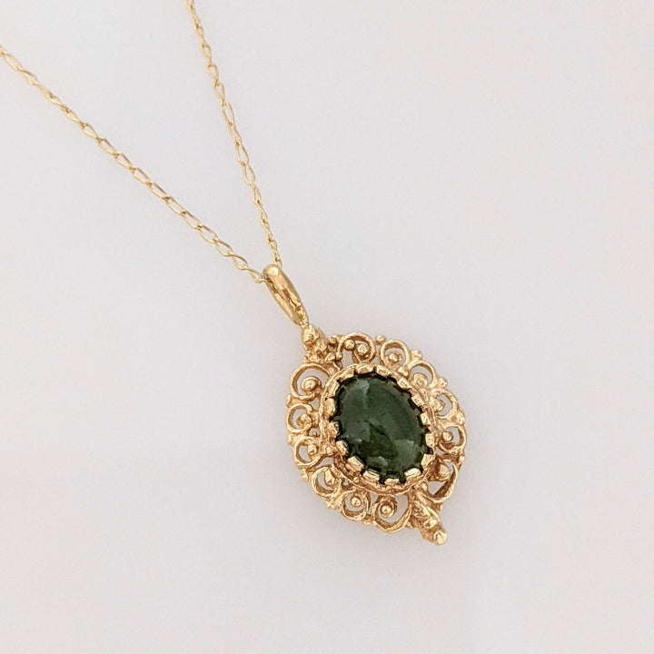 14K JADE OVAL 6X8 WITH GOLD TRIM ESTATE PENDANT & CHAIN 1.9 GRAMS