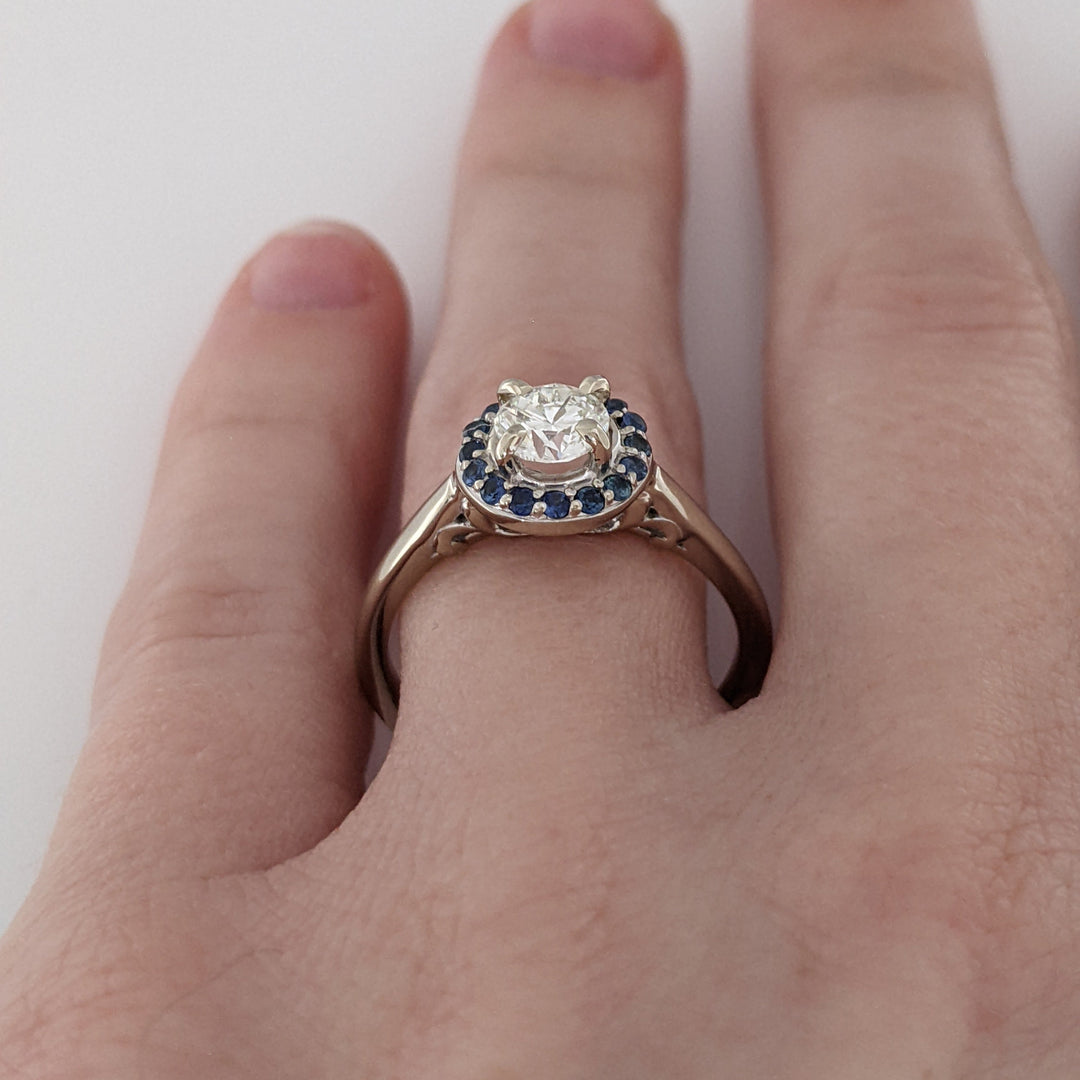 14K WHITE .71 CARAT TOTAL SI1 H DIAMOND ROUND WITH (16) ROUND SAPPHIRE HALO ESTATE RING 3.6 GRAMS