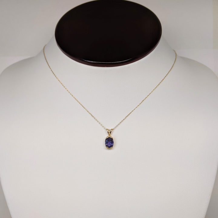 14K IOLITE OVAL 6X8 HALF- BEZEL ESTATE PENDANT & CHAIN 1.4 GRAMS