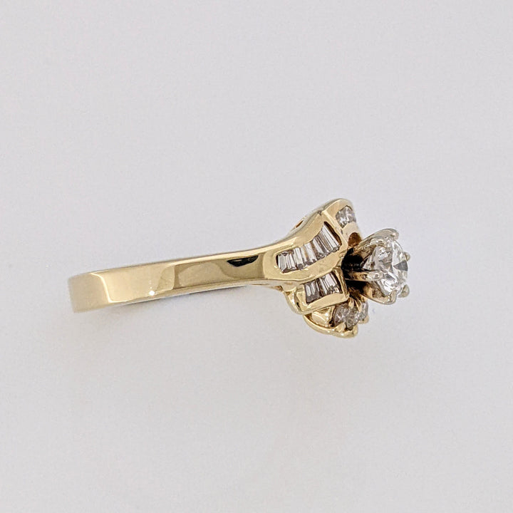 14K .71 CARAT TOTAL WEIGHT SI2-I1 H DIAMOND ROUND WITH BAGUETTE(6) AND MELEE(12) ESTATE RING 3.6 GRAMS