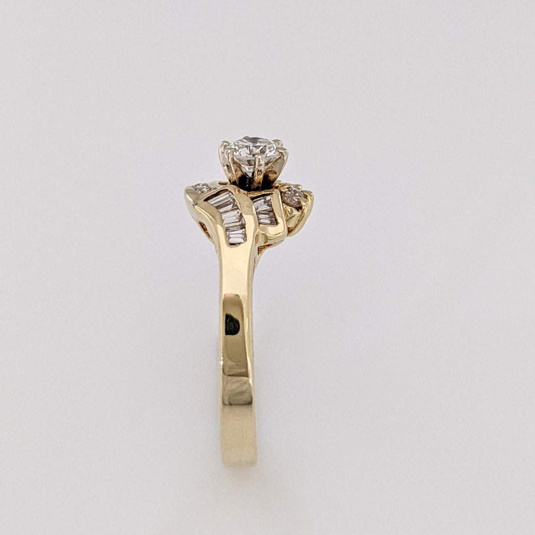 14K .71 CARAT TOTAL WEIGHT SI2-I1 H DIAMOND ROUND WITH BAGUETTE(6) AND MELEE(12) ESTATE RING 3.6 GRAMS